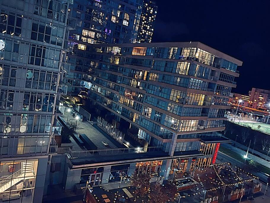 Stunning Condo Wit Amazing View 5Mins From Cntower Toronto Dış mekan fotoğraf