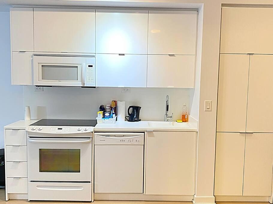 Stunning Condo Wit Amazing View 5Mins From Cntower Toronto Dış mekan fotoğraf