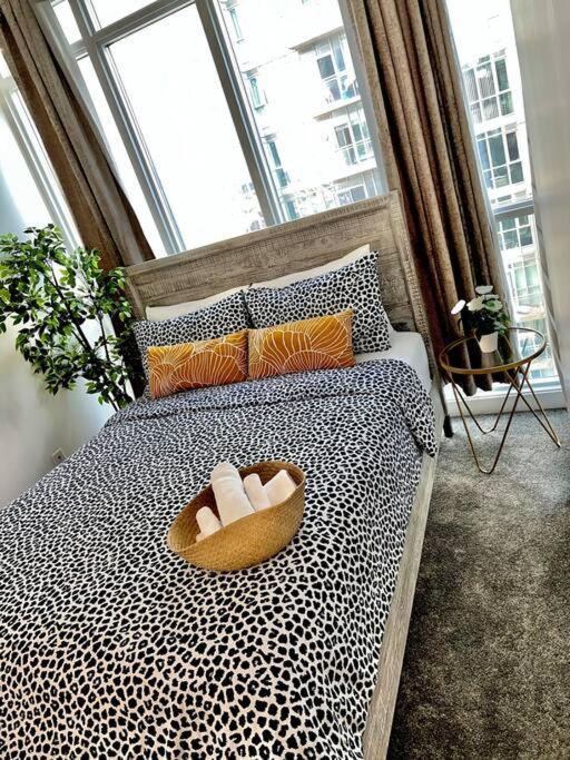 Stunning Condo Wit Amazing View 5Mins From Cntower Toronto Dış mekan fotoğraf